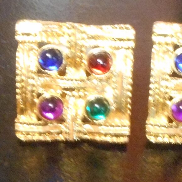 CLIP ON EARRINGS -  SQUARE W/ 4 COLOR STONES IN GOLD METAL, BLU, RD. GRN, PURPLE - Picture 3 of 5